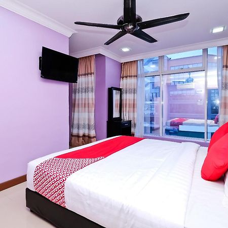 Oyo 714 Arina Hotel Банги Екстериор снимка