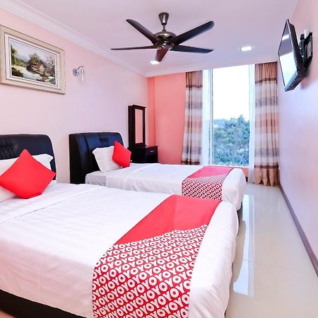 Oyo 714 Arina Hotel Банги Екстериор снимка