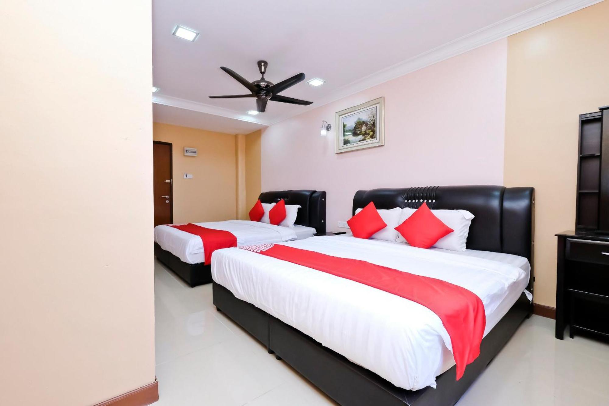 Oyo 714 Arina Hotel Банги Екстериор снимка