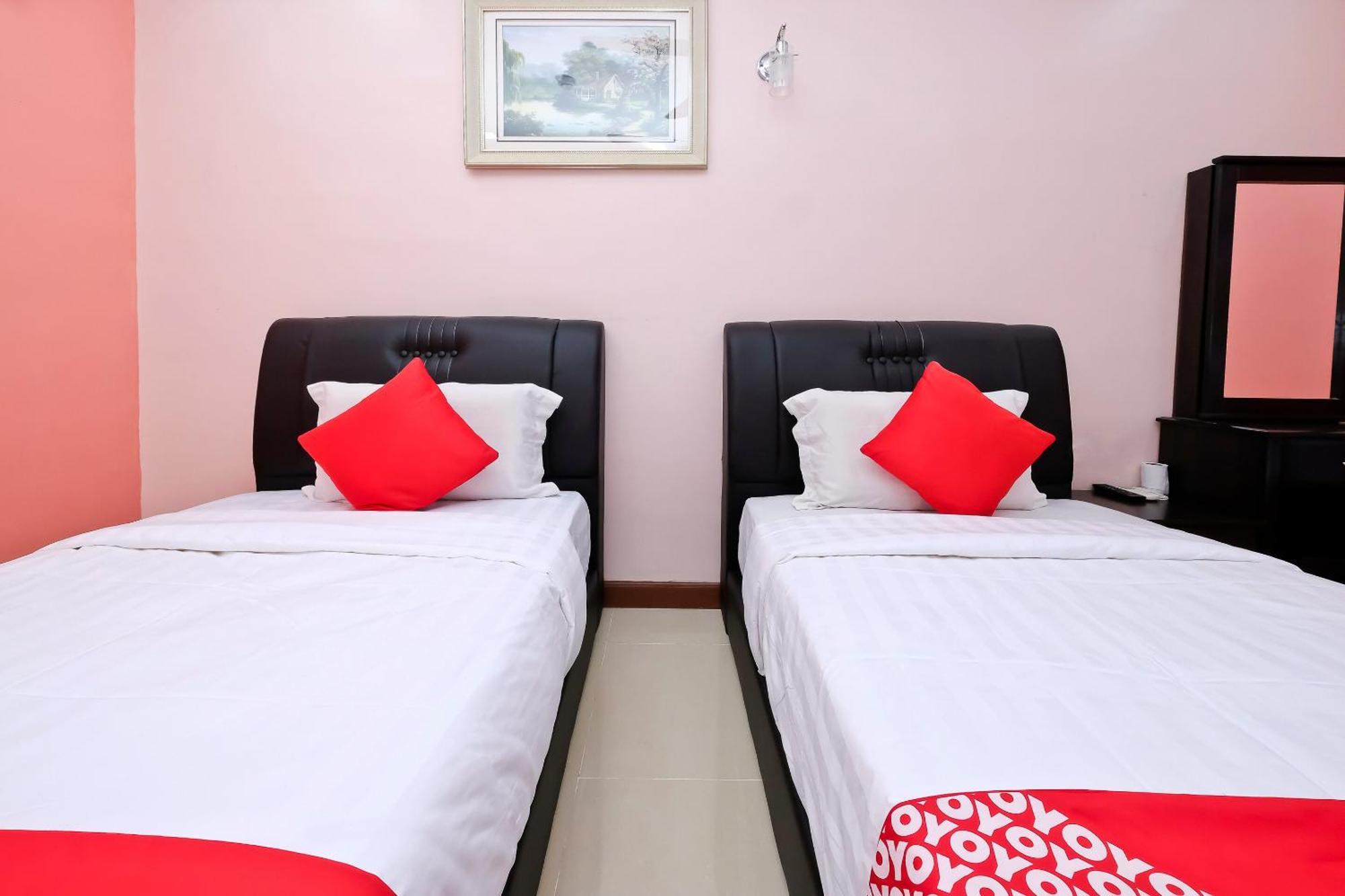 Oyo 714 Arina Hotel Банги Екстериор снимка