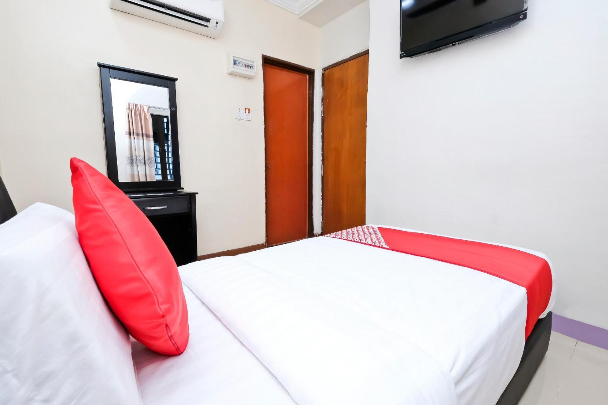 Oyo 714 Arina Hotel Банги Екстериор снимка