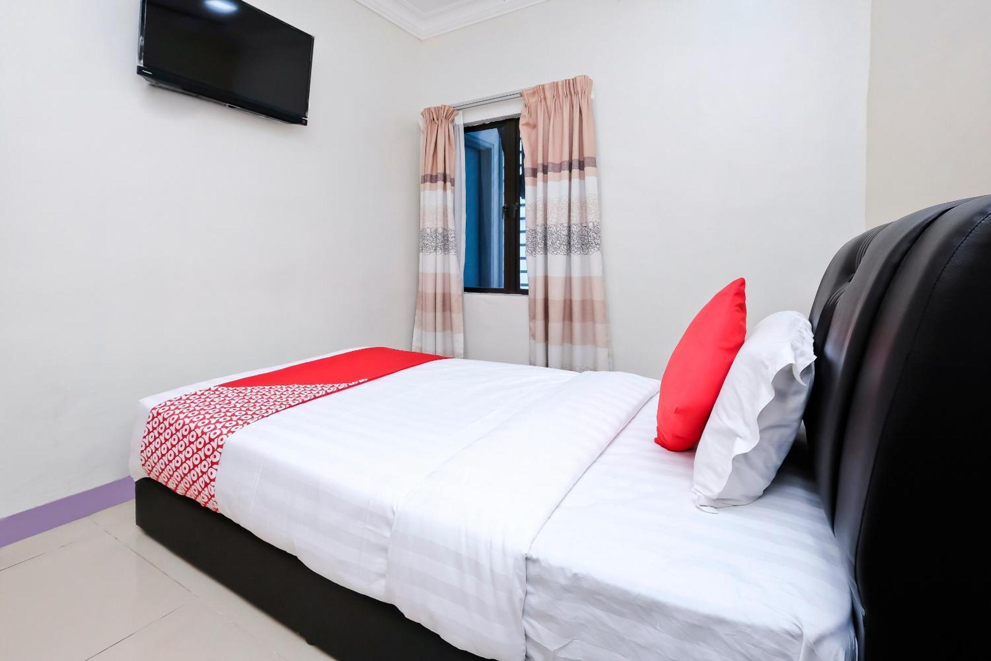 Oyo 714 Arina Hotel Банги Екстериор снимка