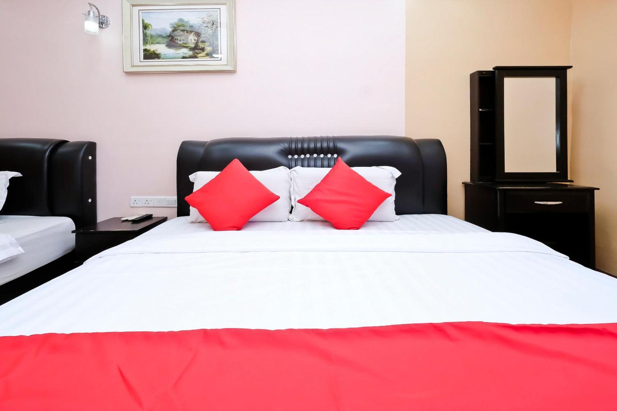 Oyo 714 Arina Hotel Банги Екстериор снимка