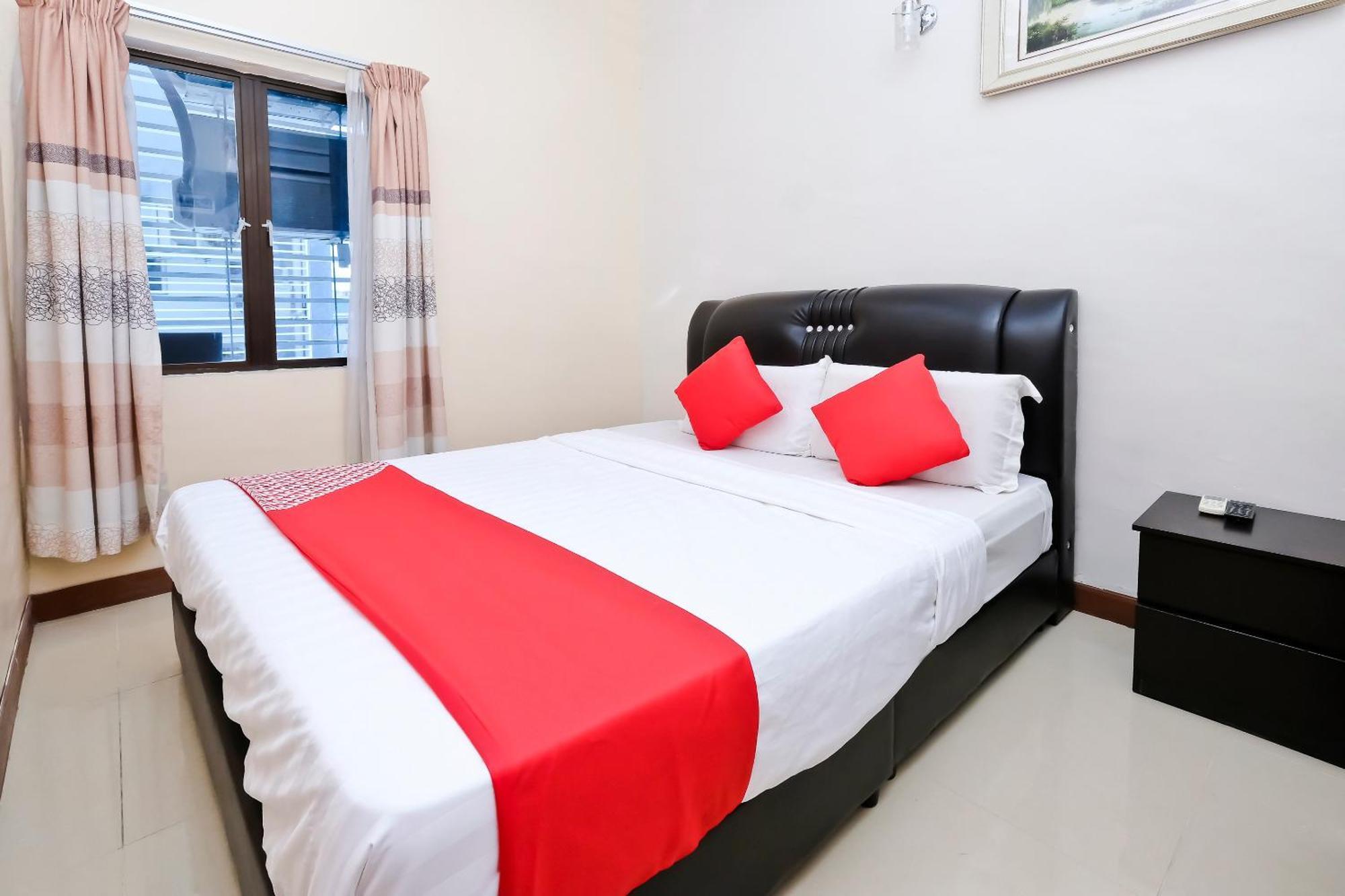 Oyo 714 Arina Hotel Банги Екстериор снимка