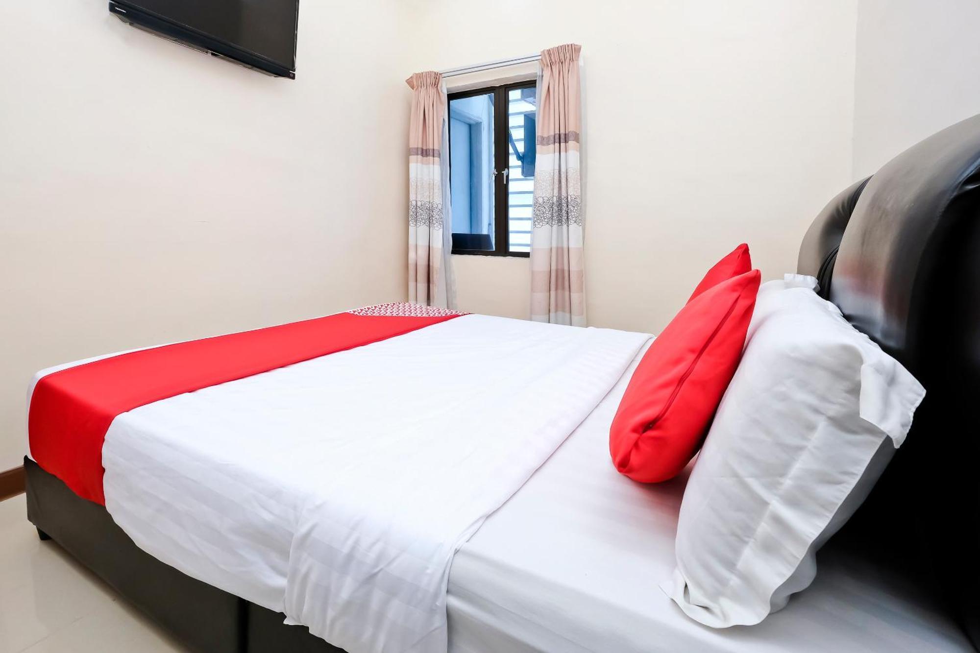 Oyo 714 Arina Hotel Банги Екстериор снимка