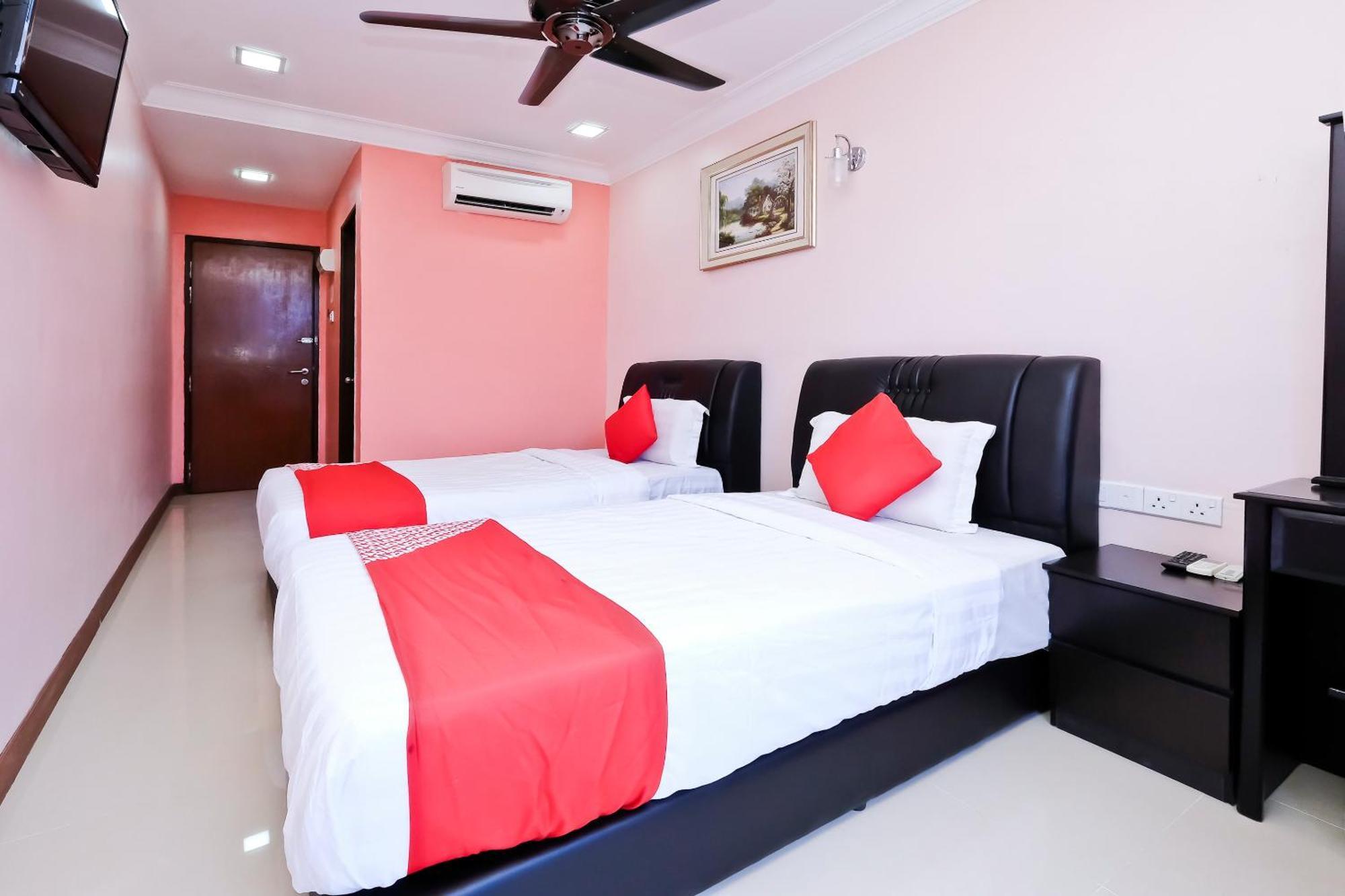 Oyo 714 Arina Hotel Банги Екстериор снимка
