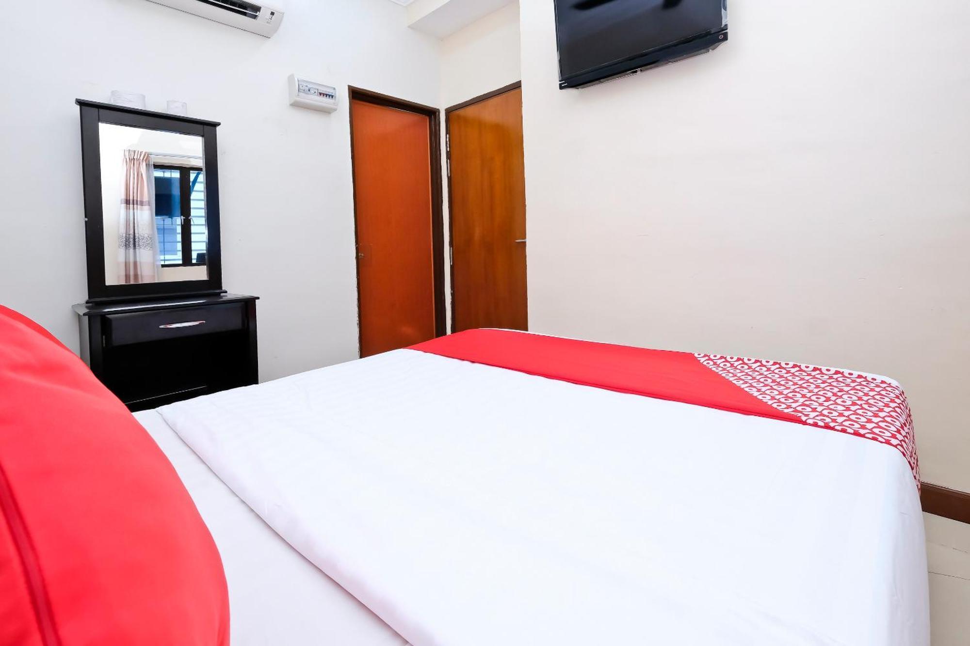 Oyo 714 Arina Hotel Банги Екстериор снимка