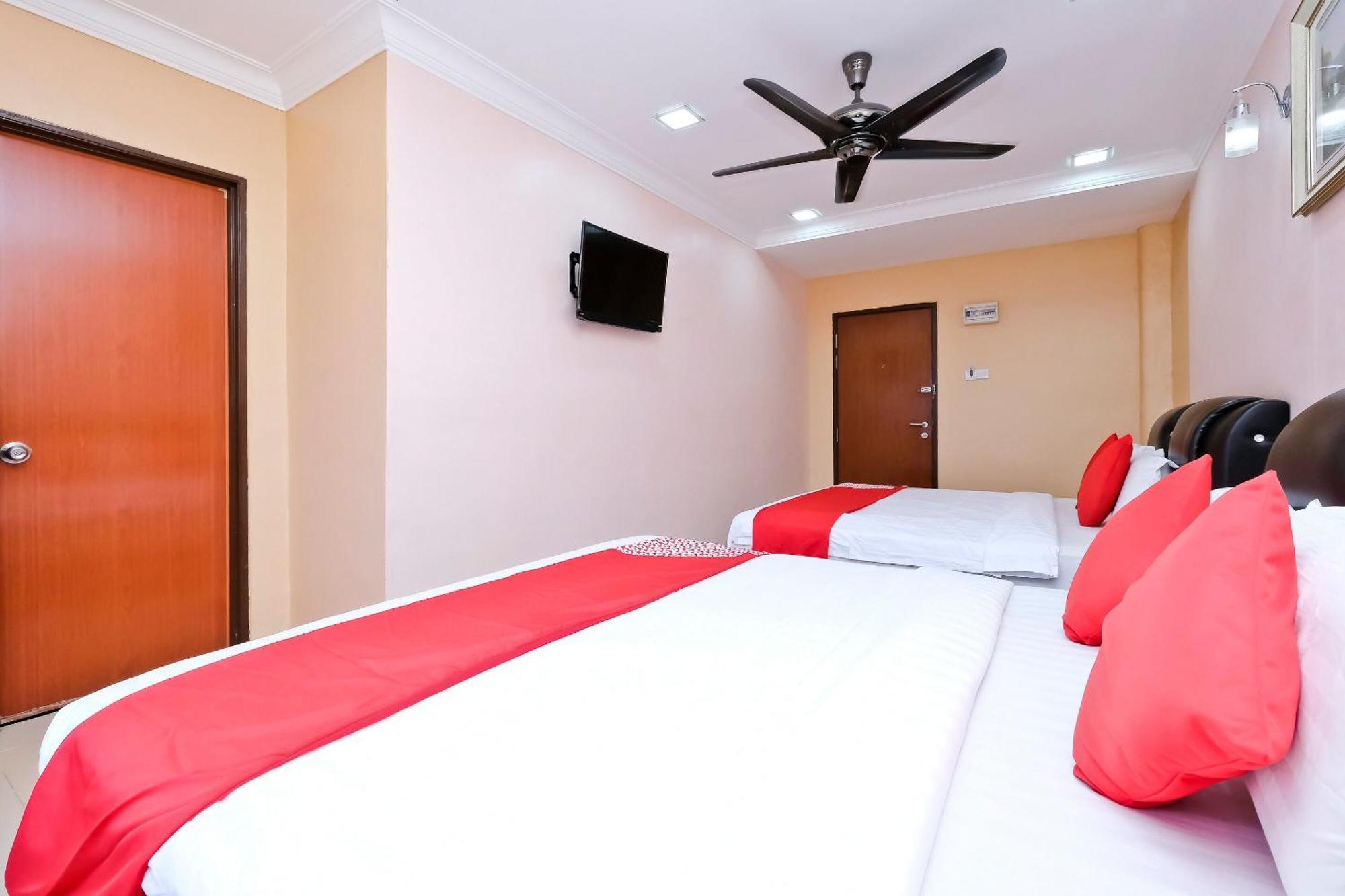 Oyo 714 Arina Hotel Банги Екстериор снимка